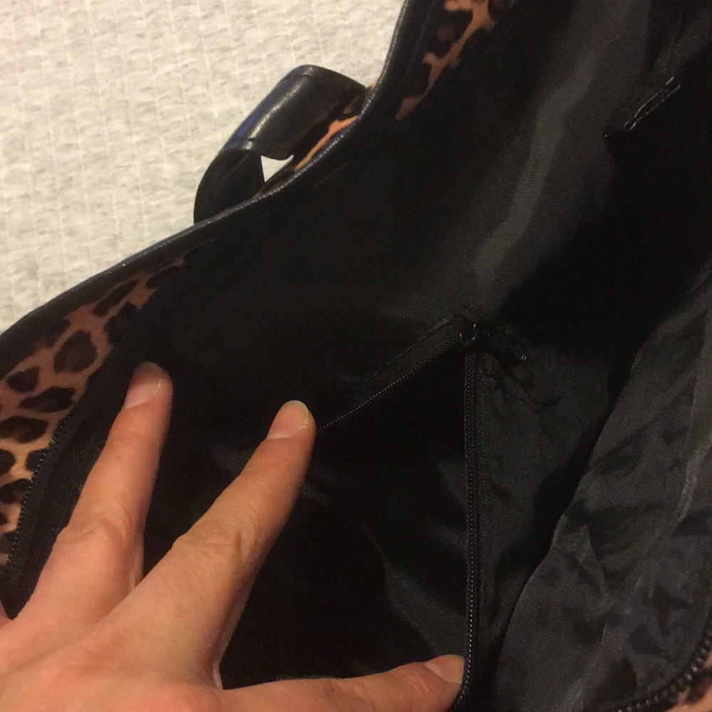 Handbag - Picture 3 of 7
